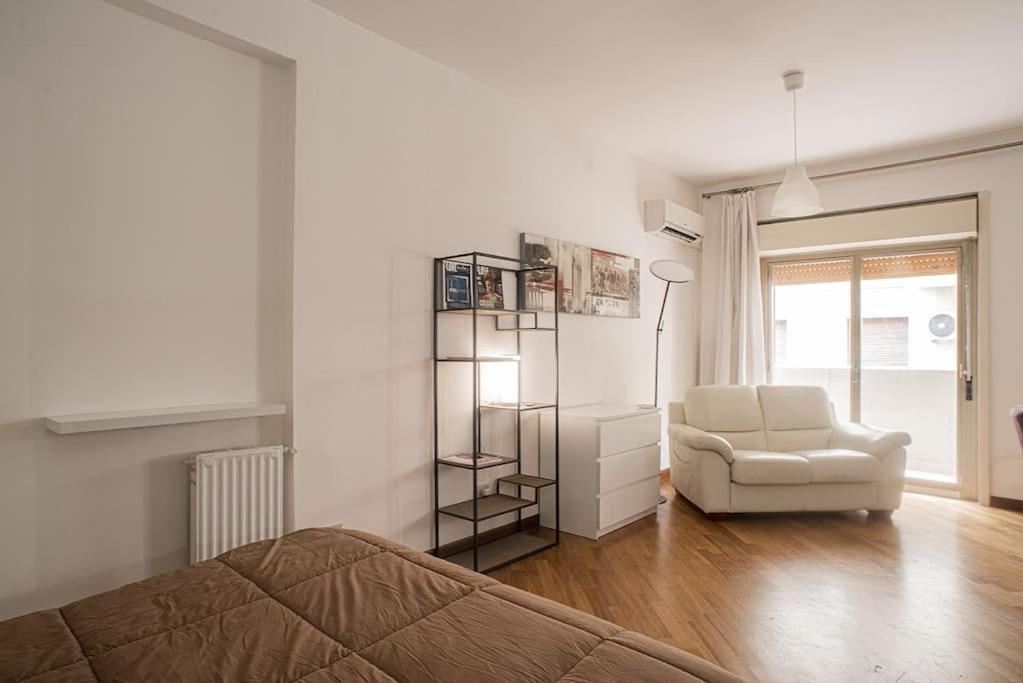 New Stabile Balcony Apartment Palermo