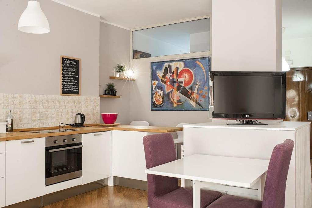 New Stabile Balcony Apartment Palermo